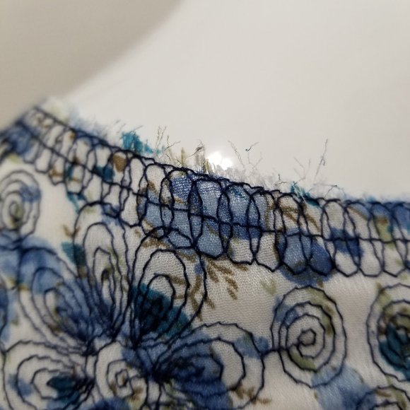 Blu Heaven top Small floral print embroidered applique detail sleeveless tunic - Picture 9 of 12